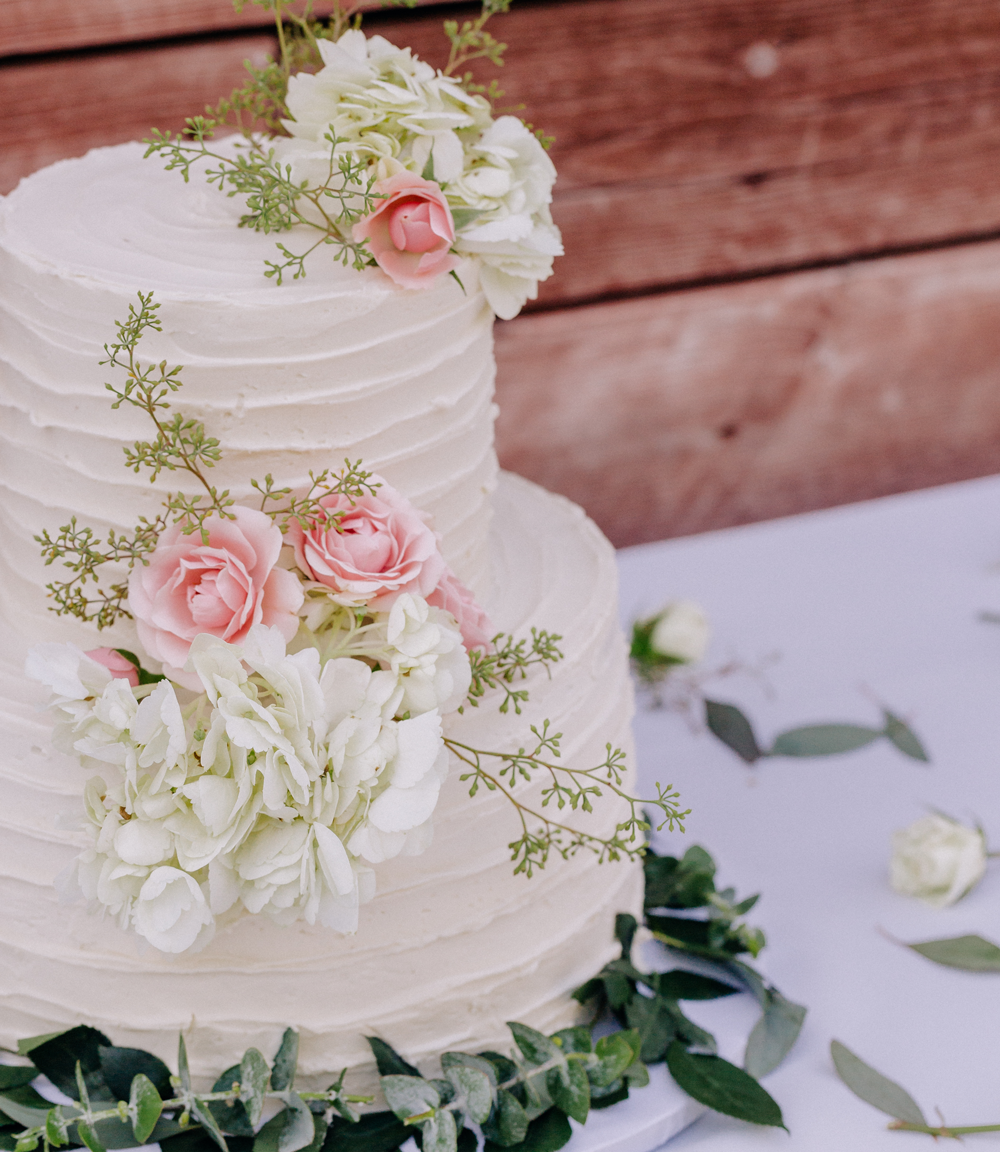 VegNews.VeganWeddings.JenneClaiborneCake