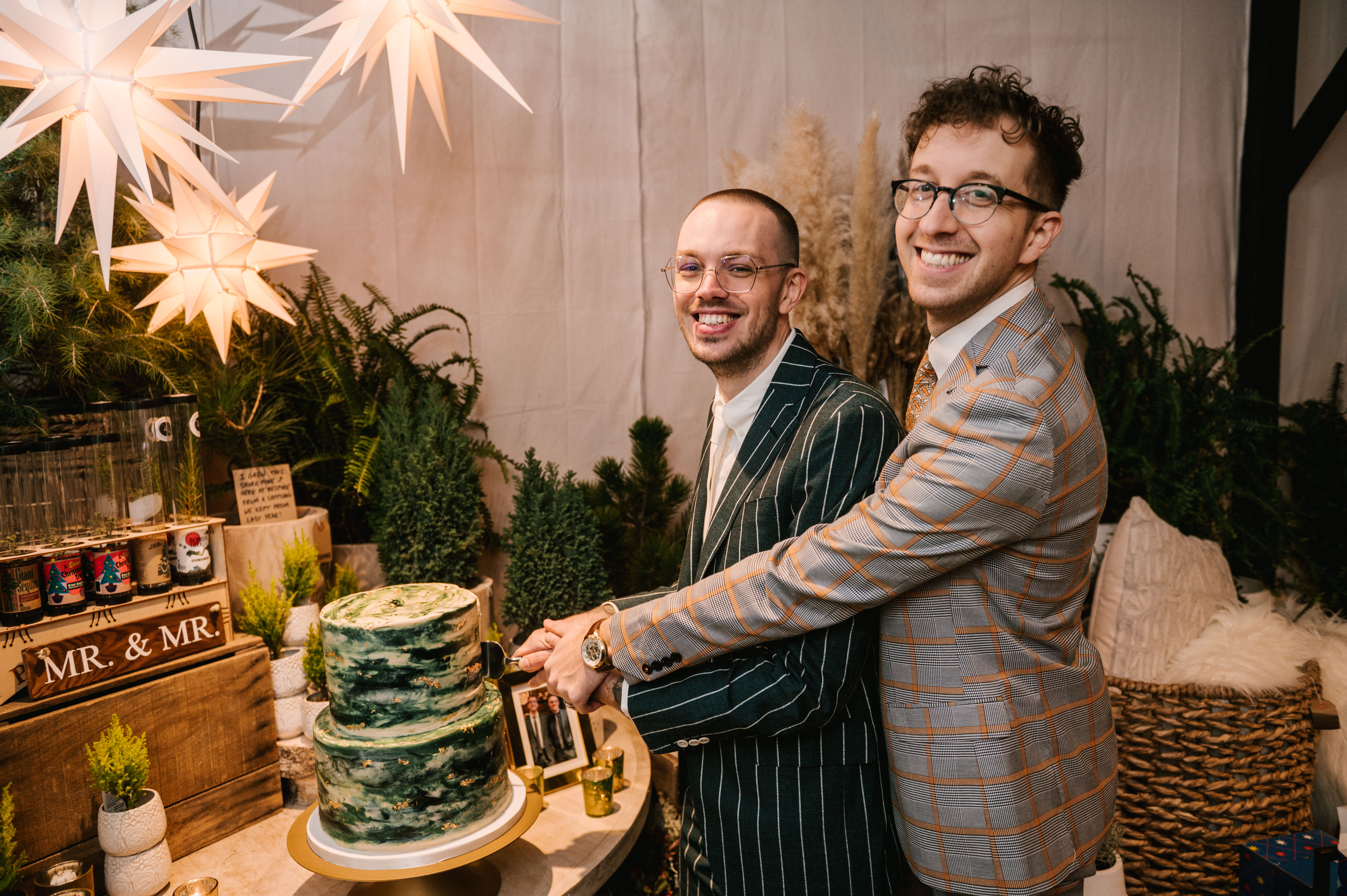 VegNews.VeganWeddings.GabeAdamCakeCutting