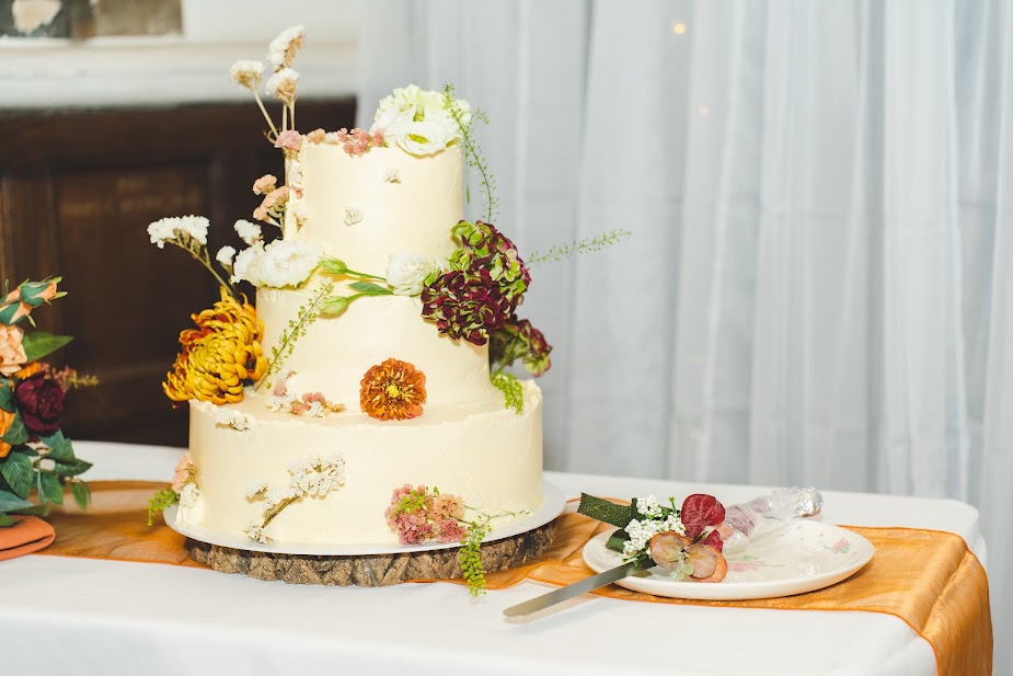 VegNews.VeganWeddings.TomiCake